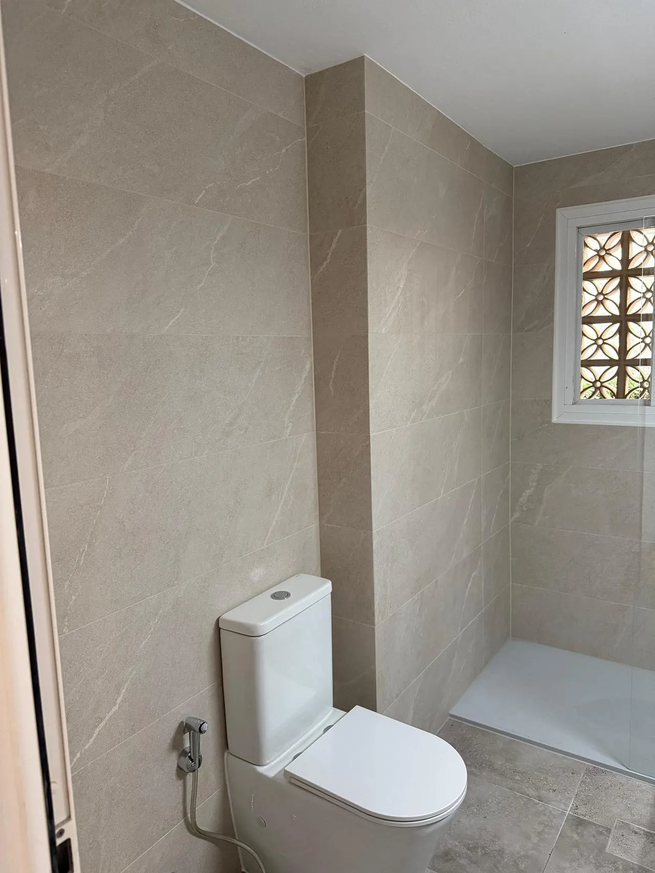 Warm stone bathroom · Costa del Sol