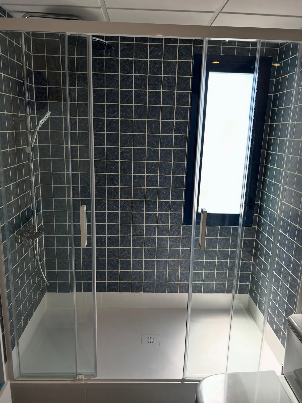 Slate-blue shower · Costa del Sol