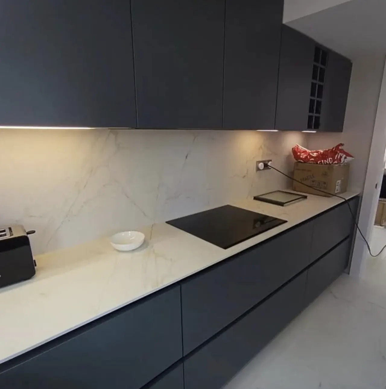 Marble-look kitchen · Costa del Sol